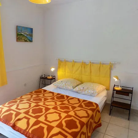 Villa - En Rdc D'une Maison Individuelle - Plage A Pied
